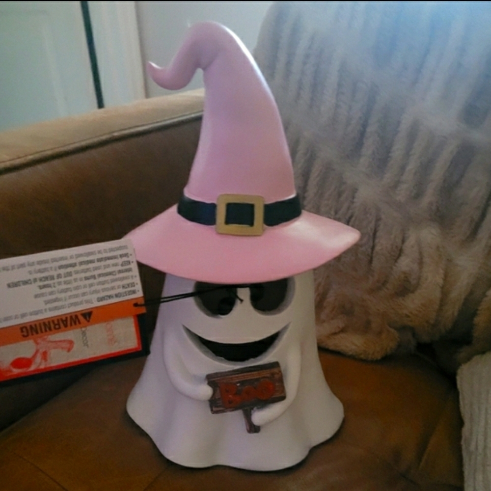 HALLOWEEN LIGHTS UP CUTE GHOST IN A PINK HAT WITH “Boo” SIGN 12” FIGURINE DECOR